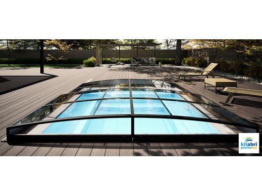 Abris de piscine jusqu'à 3 x 4 m : la tendance compacte qui séduit le marché