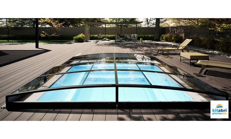 Abris de piscine jusqu'à 3 x 4 m : la tendance compacte qui séduit le marché